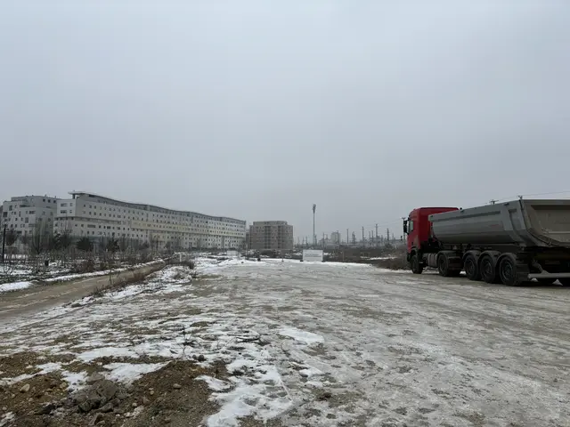 Bis 2027 soll auf dieser Leerfläche ein neues Stadtquartier stehen. | Foto: Nathanael Peterlini/MeinBezirk
