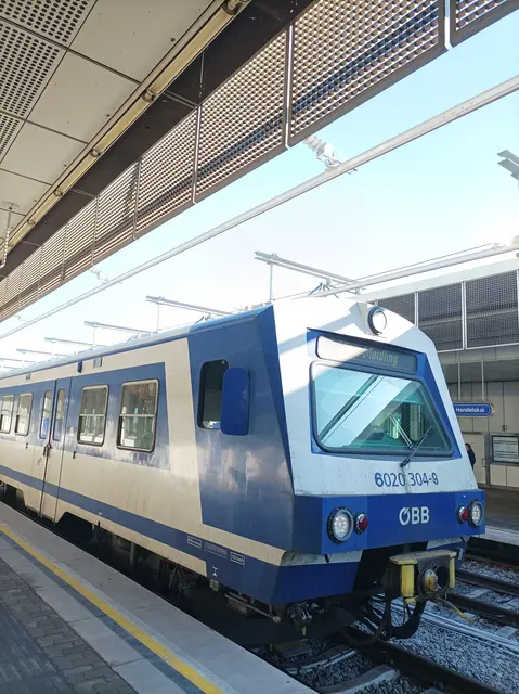 Altes Waggenmaterial ist auf der Nordwestbahn unterwegs. | Foto: arbes