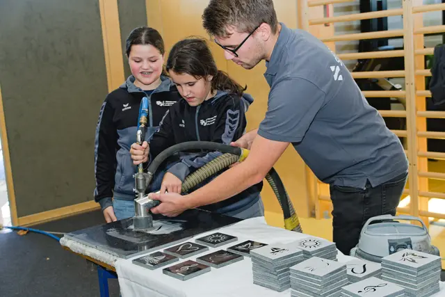 Beim Karrieretag durften die Besucher auch selbst Hand anlegen. | Foto: Alfred Hofer