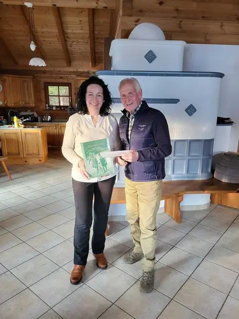 Bürgermeisterin Waltraud Ungersböck mit Skilehrer Ernst Kainer. | Foto: Ernst Kainer