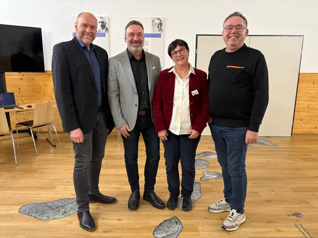 Bürgermeister Thomas Punkenhofer, Bürgermeister Andreas Derntl, Andrea Wahl, Geschäftsführerin der Bewusstseinsregion, und Bürgermeister Christian Aufreiter (von links nach rechts). | Foto: Bewusstseinsregion