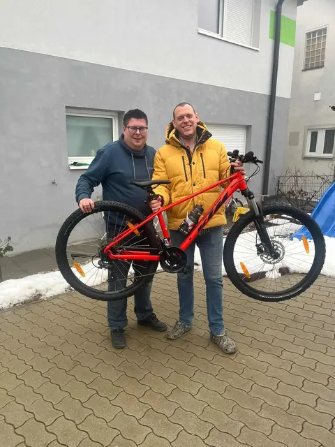 Übergabe des Tombola-Hauptpreises. | Foto: FF Neustift/Rosalia