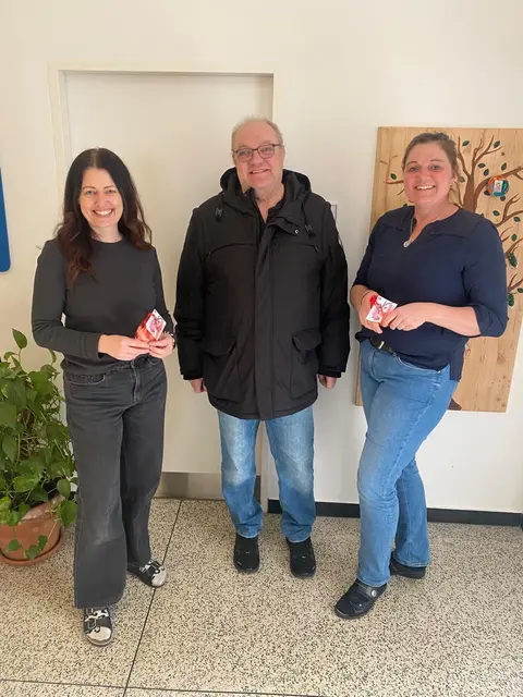 Süßes und ein Danke gab es von der SPÖ in Hofkirchen für die Elementarpädagogen.  | Foto: Foto: SPÖ Rohrbach