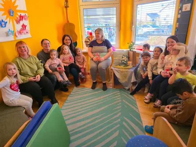 Süßes und ein Danke gab es von der SPÖ in Rohrbach-Berg für die Elementarpädagogen.  | Foto: Foto: SPÖ Rohrbach