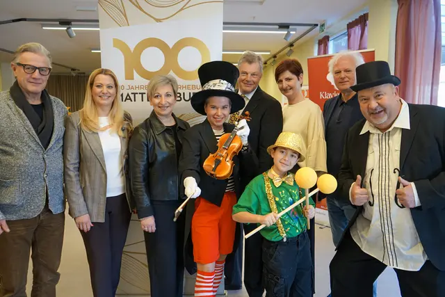 Landesrätin Daniela Winkler und Bügermeisterin Claudia Schlager bei der Pressekonferenz zum Kinder-Klassik-Open-Air "Nola Note auf Orchesterreise" in Mattersburg. | Foto: Stadtgemeinde Mattersburg