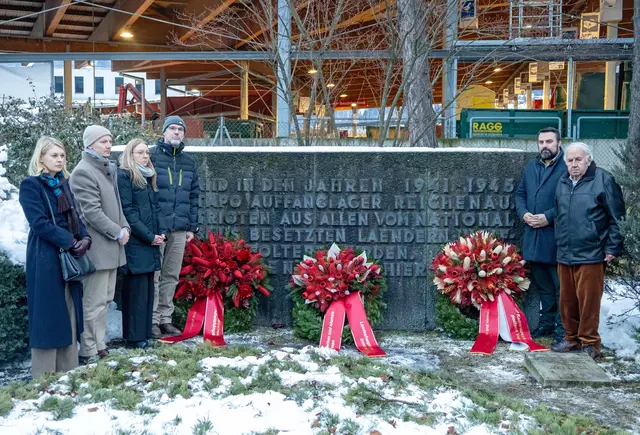 (v.l.n.r.) Vizebürgermeisterin Elisabeth Mayr, Bürgermeister Johannes Anzengruber, Landtagsabgeordnete Elisabeth Fleischanderl und Wolfgang Grünzweig von den Sozialdemokratischen FreiheitskämpferInnen, Landtagsabgeordneter Christoph Appler und Landesobmann Clemens Hornich von der ÖVP-Kameradschaft der politisch Verfolgten bei der Kranzniederlegung vor dem Mahnmal Reichenau.  | Foto: ©IKM/F.Bär