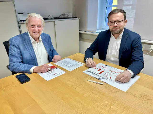 Alfred Babinsky, Obmann der Wirtschaftskammer Hollabrunn, und Julius Gelles, Bezirksstellenleiter, gaben einen Rückblick und Ausblick. | Foto: Alexandra Goll
