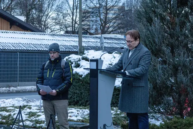 Der Historiker Horst Schreiber (r.) hielt gemeinsam mit Wolfgang Grünzweig (l.) die Gedenkrede.  | Foto: ©IKM/F.Bär