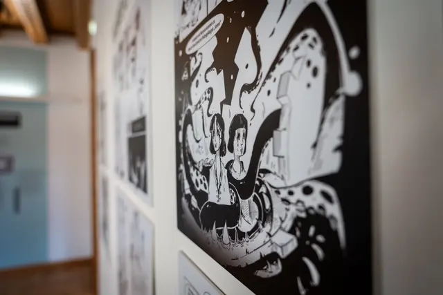 Inhalte der Graphic Novel „Lodzia &amp; Marysia“ von Alwin Hecher erweitern die bisherige Ausstellung „Brechen wir aus!“. | Foto: Land Tirol/Neuner