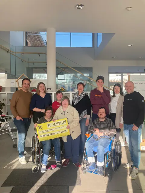 Eine Spendensumme von 3.814 Euro konnte der Lebenshilfe Weiz dank des Benefizkonzertes der Landjugend übergeben werden. | Foto: Landjugend Bezirk Weiz