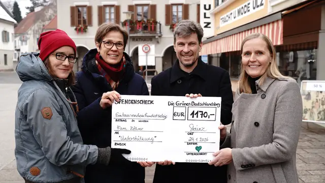 Die Grünen im Bezirk Deutschlandsberg freuen sich über die großzügige Spende. | Foto: Die Grünen Deutschlandsberg