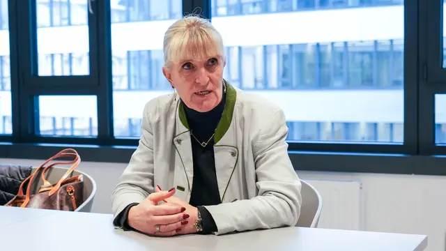 Brigitte Kreminger, Bundespräsidentin und Landespräsidentin​ Wien/Burgenland des BÖF spricht mit MeinBezirk über die Rolle der Gilden in den Bezirken.  | Foto: Andreas Pölzl/MeinBezirk
