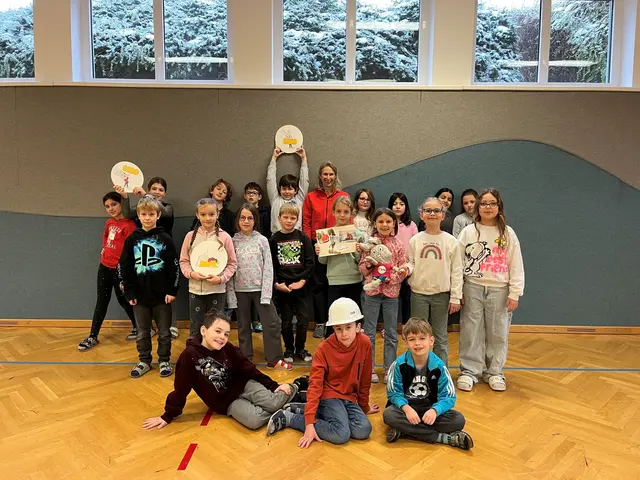 Die 3b der VS Leobersdorf mit Workshopleiterin Gertraud Zimmer-Lintner | Foto: EVN