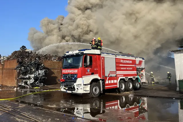 Brandeinsatz im IZ NÖ-Süd. | Foto: Freiwillige Feuerwehr Wiener Neudorf