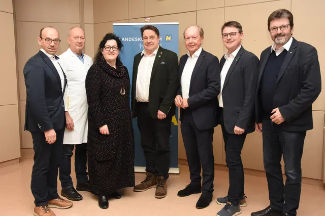 Franz Huber, Reinhold Klug, Elisabeth Klang, Klemens Kofler, Andreas Reifschneider, Franz Linsbauer und Bürgermeister Gerhard Lentschig. | Foto: LK Horn