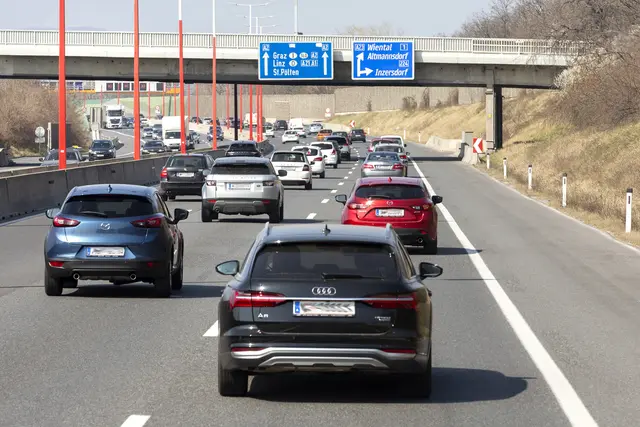 Auf der A2 kam es in Inzersdorf zu einem schweren Unfall, der wohl durch einen Geisterfahrer ausgelöst wurde. (Archivbild) | Foto: APA-Images / Weingartner-Foto