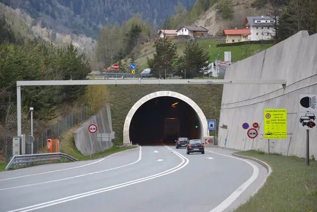 Der Landecker Tunnel wird nun erst im Herbst komplett gesperrt. | Foto: Marion Prieler