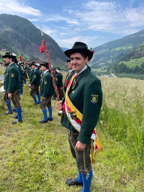 Gerald ist nicht Berufsjäger, sondern auch Jagdhornbläser und Mitglied der Trachtenkapelle. | Foto: Privat