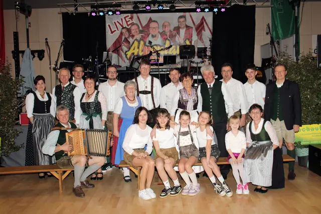 Die Volkstanzgruppe von St. Johann ob Hohenburg | Foto: Cescutti