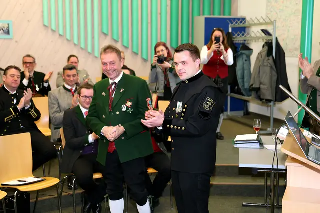 Der ehemalige Blasmusik-Bezirksobmann Christian Lind (links) mit seinem Nachfolger Mathias Koch (rechts). | Foto: Alois Reinprecht