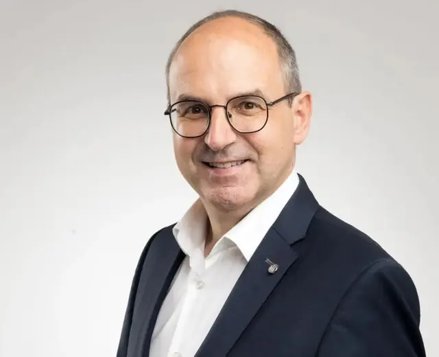 WK-Regionalstellenleiter Andreas Schlemmer betont, dass Betriebe im Bezirk Weiz großen Einsatz in Sachen Lehrausbildung zeigen.  | Foto: Sebastian Friedl