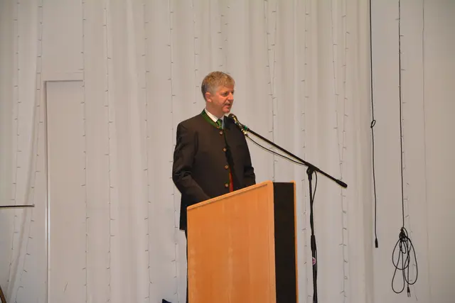 Präsident Markus Fröch sowie Vertreter des österreichischen Rübenbauernbundes fordern stabile Rahmenbedingungen. | Foto: Victoria Rosenberger/MeinBezirk