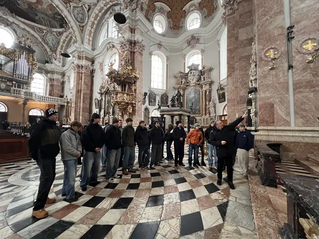 Den Abschluss bildete der Besuch des Doms St. Jakob, der Raum für Reflexion, Begegnung und gemeinsame Wertschätzung bot. | Foto: BG/BRG Reutte