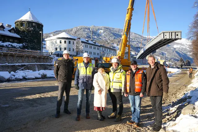 Michael Istenich (Pichler projects), Michael Konrad (Baubezirksamt Lienz), Bgm. Elisabeth Blanik, Johannes Nemmert (Leiter Baubezirksamt Lienz), Peter Mayer (Flussbau iC) und Walter Frey (Frey Bau). | Foto: Stadt Lienz/Bernd Lenzer