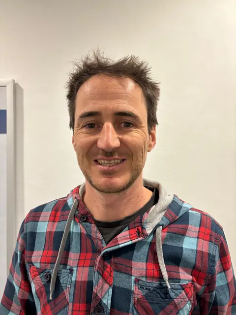 Der 38-Jährige ist Wissenschaftler, betreibt ein Ingenieurbüro und arbeitet auch als Bergführer sowie Projektentwickler für den TVB Wipptal. | Foto: Kainz