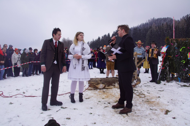 Braut Nane und Bräutigam Michl symbolisieren im Faschingsspiel Frühling und Winter | Foto: LJ Sörg
