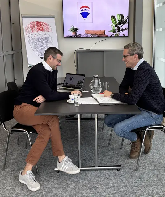 Markus Neunteufl im Gespräch mit Redakteur Bernhard Schabauer (r.). | Foto: Bernhard Schabauer