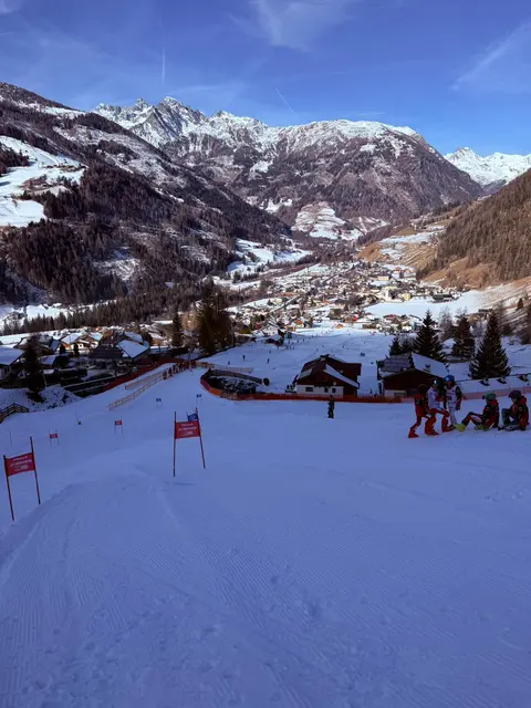 Eine unbeschreibliche Aussicht erwartet Skifahrer auf der Piste. | Foto: Privat