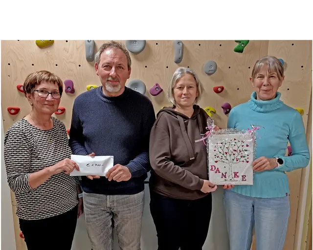 Maria Klammer, Manfred und Claudia Pichler, Gabriella Sebökne Szabo bei der Spendenübergabe im Förderzentrum Waldhausen. | Foto: Robert Zinterhof