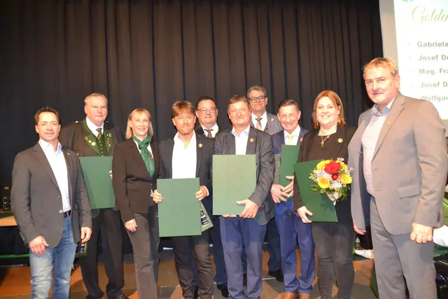 Das Goldene Ehrenzeichen erhielten: Gabriela Neubauer, Josef Deutscher, Franz Schober, Josef Dorer und Wolfgang Buchleitner | Foto: Gerd Klapsch