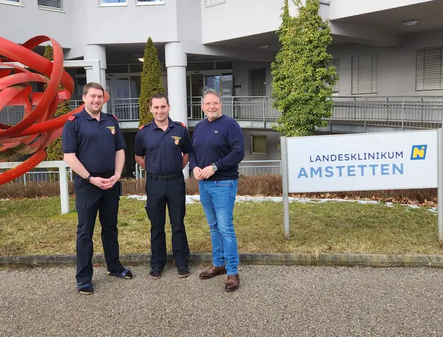 Technischer Leiter Ing. Mathias Dammelhart, Dominik Golser und Kaufm. Dir. Gernot
Artmüller | Foto: Landesklinikum Amstetten