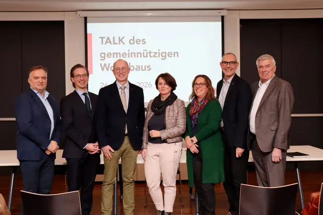 Besprachen wichtige Themen rund um den gemeinnützigen Wohnbau: Alexander Lackner, Christian Zenz, Michael Sebanz, Simone Skalicki, Bettina Luidolt, Christian Krainer und Wolfram Sacherer (v. l.) | Foto: GBV Steiermark