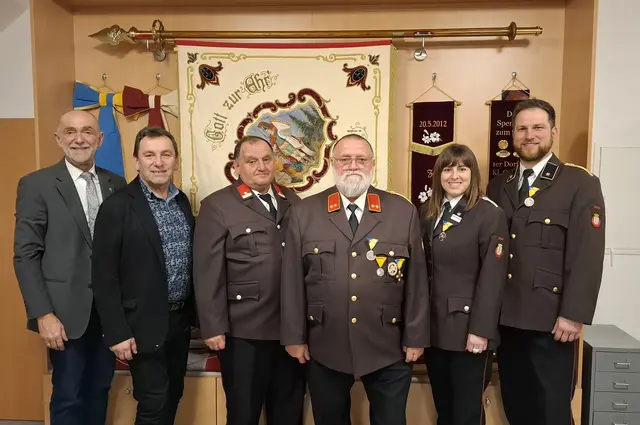 Bürgermeister Schaden Josef, Grünbeck Gerhard, Hofbauer Herbert, Hofbauer Erwin, Holzmüller Katrin, Holzmüller Christian (v.l.). | Foto: Marktgemeinde Schweiggers