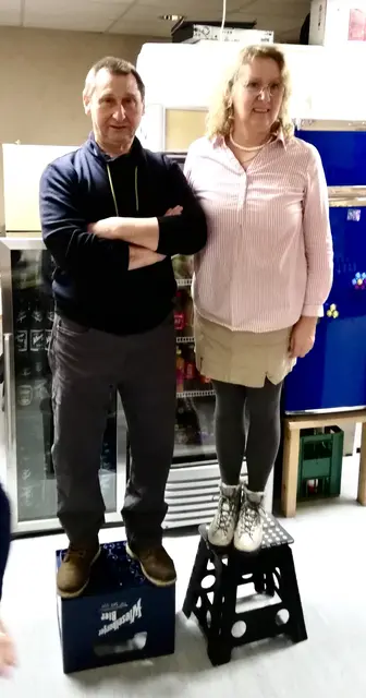 Sehr erfinderisch waren die Mitarbeiter vom Buffet. Uneingeschränkter Blick auf die Kegelbahn!!!!! 😉😉😉😉