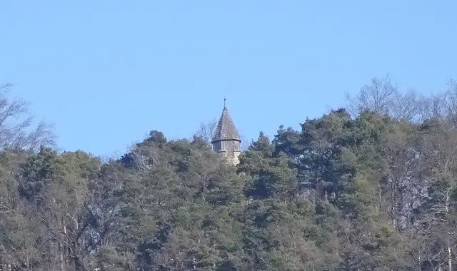 Die Starhembergwarte ist gerade noch sichtbar !