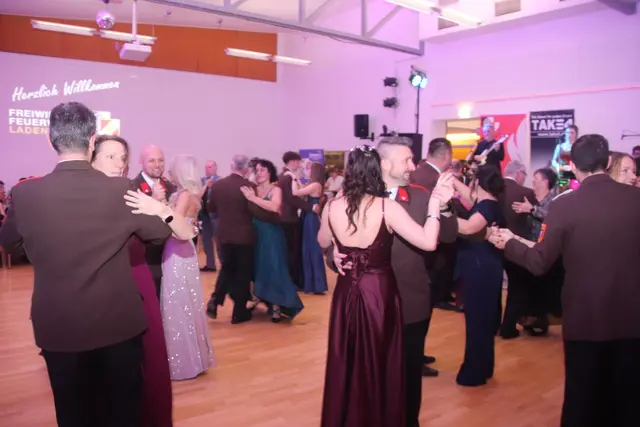 Die Besucher feierten im Gemeindezentrum bis in die frühen Morgenstunden.  | Foto: FF Ladendorf