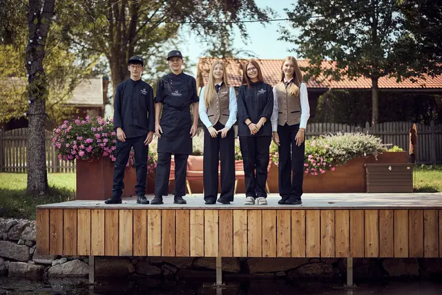 Laurenz Berger (2. v. l.) und die Lehrlinge desselben Jahrgangs vom Hotel Guglwald. | Foto: Hotel Guglwald, Alexander Kaiser