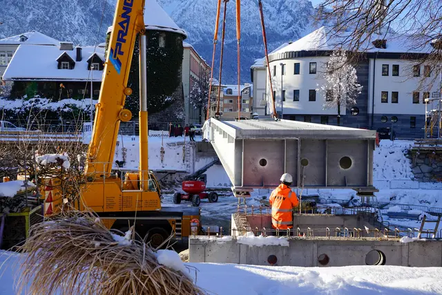Rund 125 Tonnen schwer wird das Bauwerk letzten Endes sein. Allein 80 Tonnen entfallen dabei auf die Stahlkonstruktion. | Foto: Stadt Lienz/Bernd Lenzer