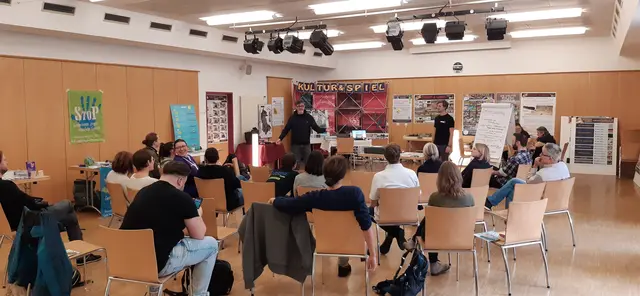 Beim „Treffpunkt Nachbarschaft“ kann man viel über seine Nachbarschaft erfahren. | Foto: Stadtzentrum Franckviertel-Bulgariplatz