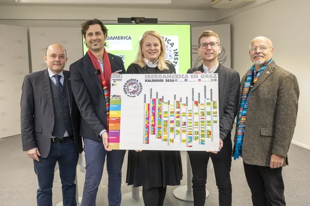 Das Iberoamerica Institut feiert heuer sein 50-jähriges Bestehen. Am Foto: Christof Korp (Honorarkonsul Spanien und Vizepräsident des IAI), Alberto Rodríguez Herreros (GF IAI), Kulturstadträtin Claudia Unger, Stadtrat für Integration Robert Krotzer und Alonso Jimenez Arboleda (Honorarkonsul der Rep. Kolumbiens und Präsident des IAI) (v. l.)  | Foto: Foto Fischer