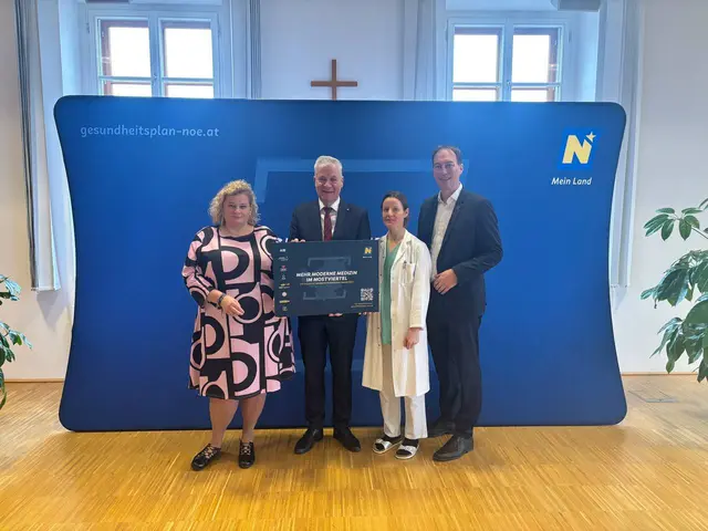Elisabeth Bräutigam(Vorständin NÖ Landesgesundheitsagentur), Landesrat Anton Kasser (ÖVP), Bernadette Dornigg (Leiterin Innere Medizin Landesklinikum Melk), Martin Kaiser (Geschäftsführer Gesundheitsregion Mostviertel) | Foto: Philipp Pöchmann