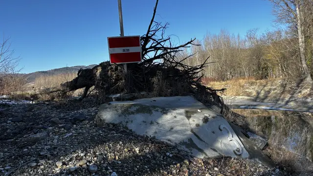 Stromkilometer 2009,3 nach dem Hochwasser 2024; Niedrigwasser 2026 im Schopperstatt-Nebenarm.