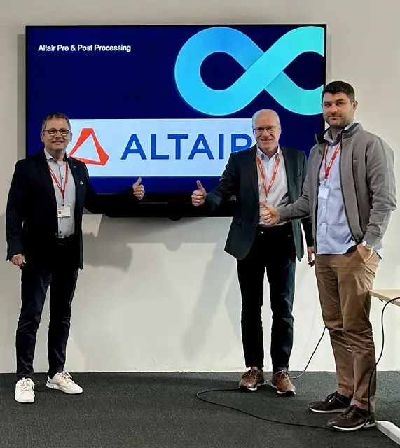Harald Ecker, Key Account Manager bei der ACAM Systemautomation GmbH sowie Michael Arold, Partner Development Executive EMEA und Panagiotis Natsiavas, Partner Technical Enablement von Siemens Digital Industries Software (von links) bei der Auftaktveranstaltung zur Partnerschaft von ACAM mit Altair. | Foto: ACAM