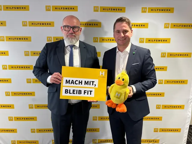 Christoph Gleirscher und Lukas Brandweiner bei der Präsentation "Mach mit, bleib fit". | Foto: Tanja Handlfinger