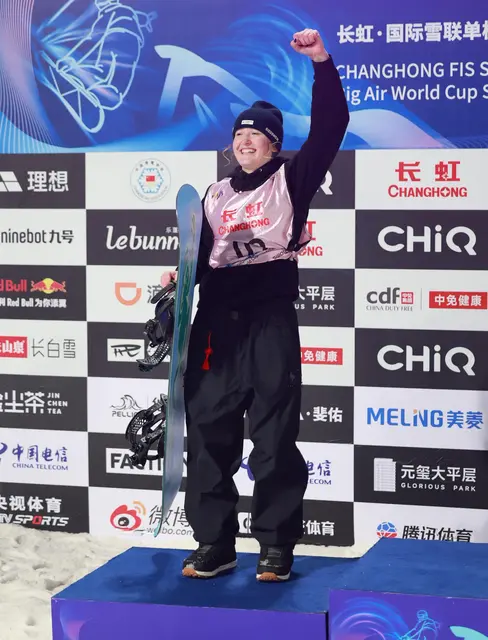 Beim Big Air Weltcup in Peking konnte Hanna Karrer die Silbermedaille erzielen.  | Foto: Li Runsheng