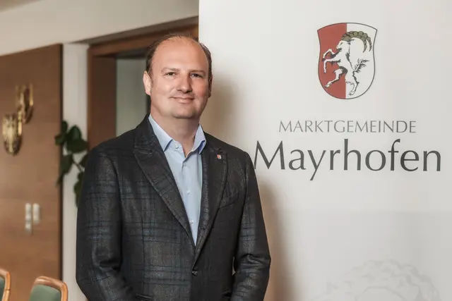 Bürgermeister Hansjörg Moigg möchte das Projekt "Regionalbad" gerne verwirklichen.  | Foto: Vielsaitig